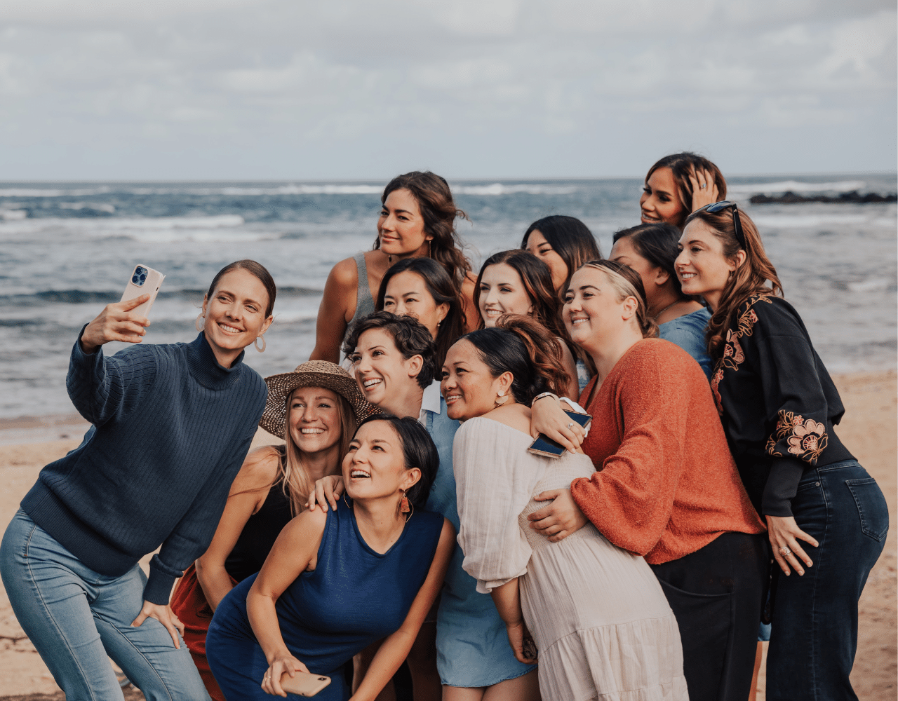 reveal hawaii team taking a selfie